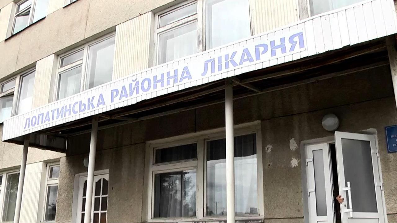 На лестнице больницы на Львовщине умер мужчина На лестнице больницы на Львовщине умер мужчина