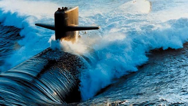 Субмарина Британії зіткнулася з торговельним кораблем Субмарина Британії зіткнулася з торговельним кораблем