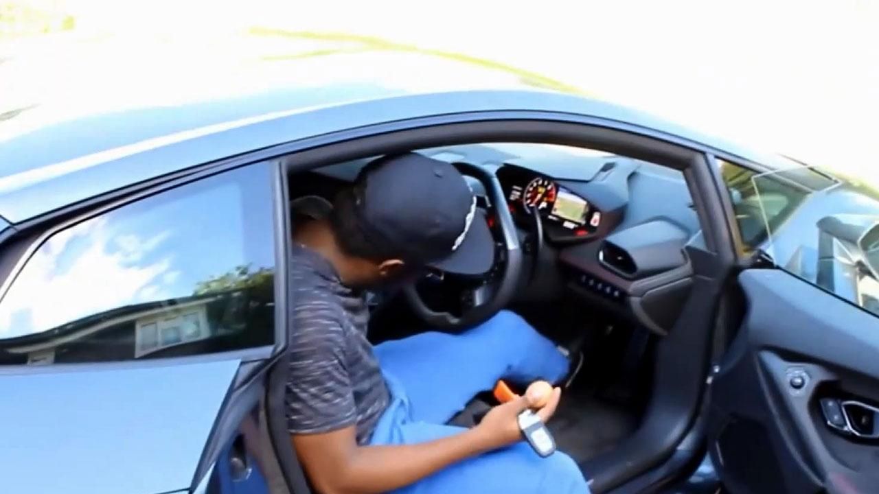 Американець показав лайфхак приготування яєчні у Lamborghini
Американець показав лайфхак приготування яєчні у Lamborghini