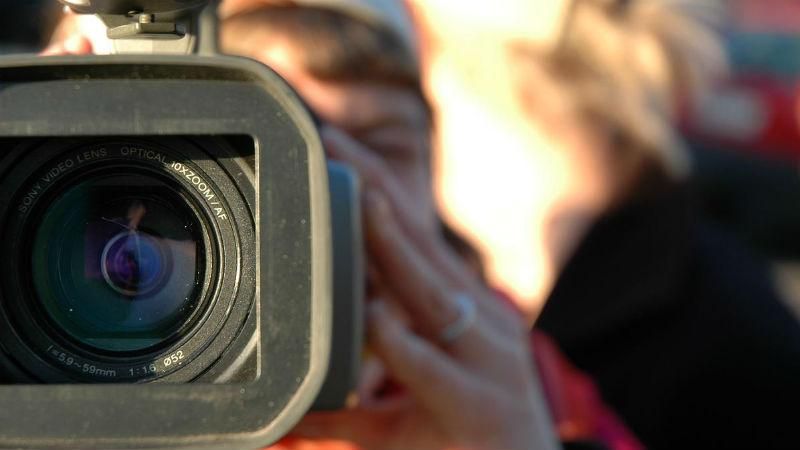 На журналистов 24 Канала совершили нападение во время съемок расследования На журналистов 24 Канала совершили нападение во время съемок расследования