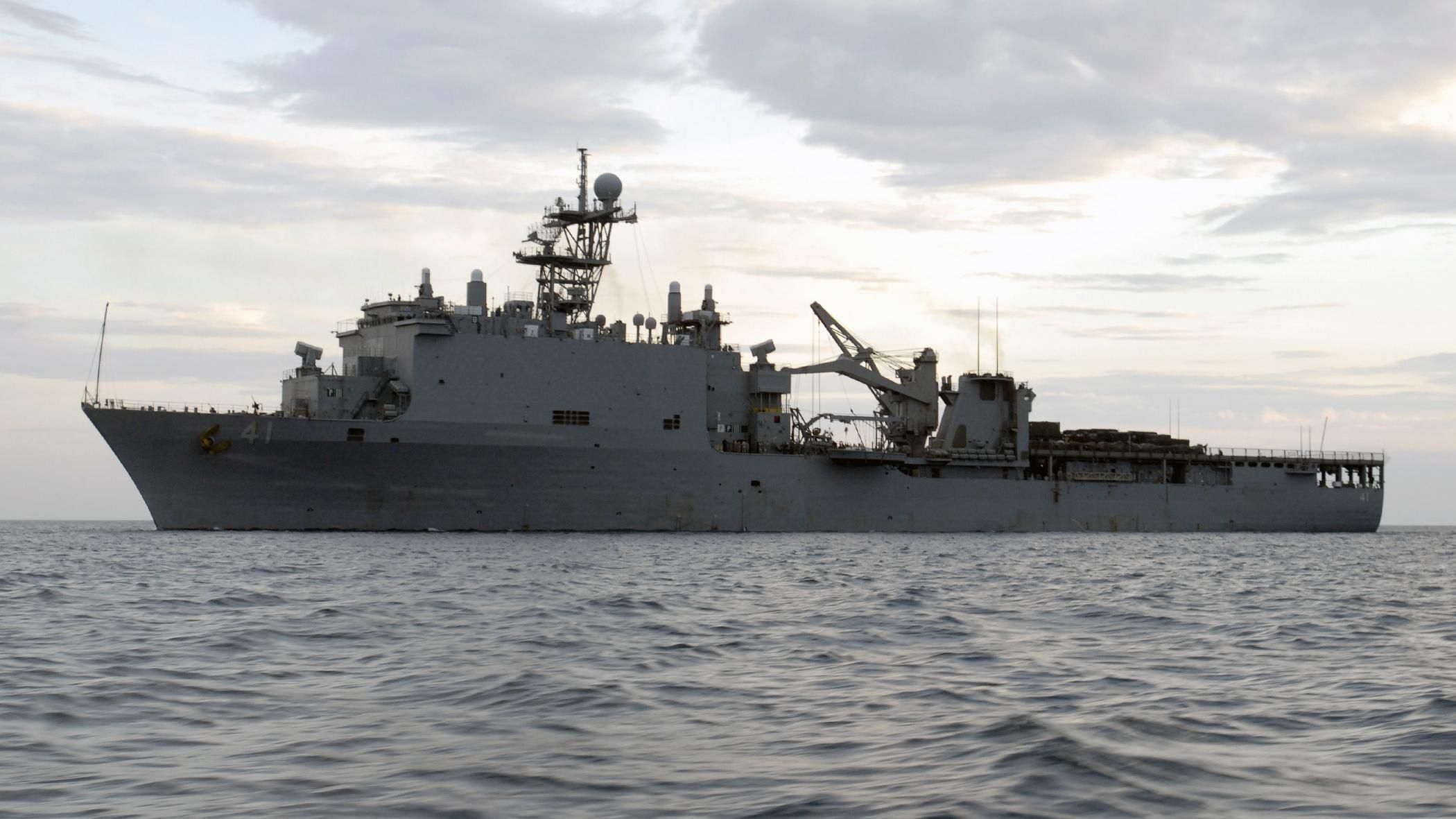 Великий десантний корабель ВМС США увійшов у Чорне море 