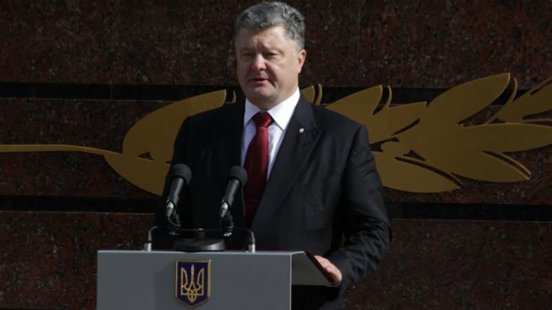 Порошенко емоційно відреагував на рішення польського Сейму про Волинську трагедію Порошенко емоційно відреагував на рішення польського Сейму про Волинську трагедію