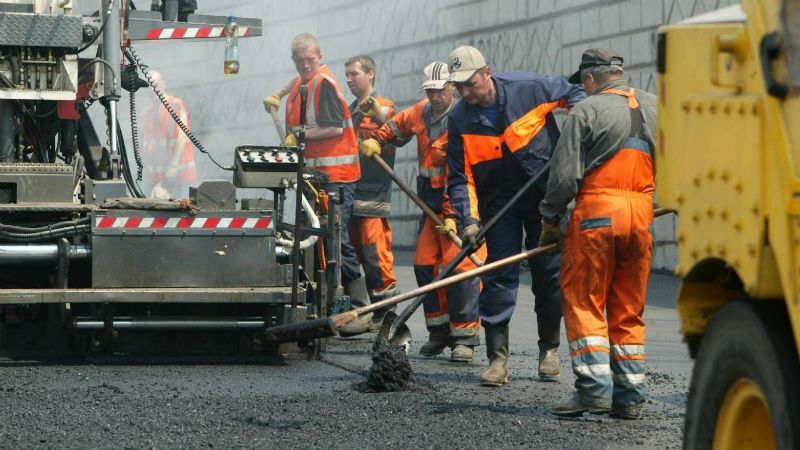 Гройсман пообіцяв прискіпливо перевірити, як ремонтують дороги