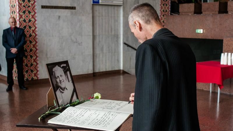 Стало відомо, хто з Банкової поїхав у Мінськ на похорон Шеремета