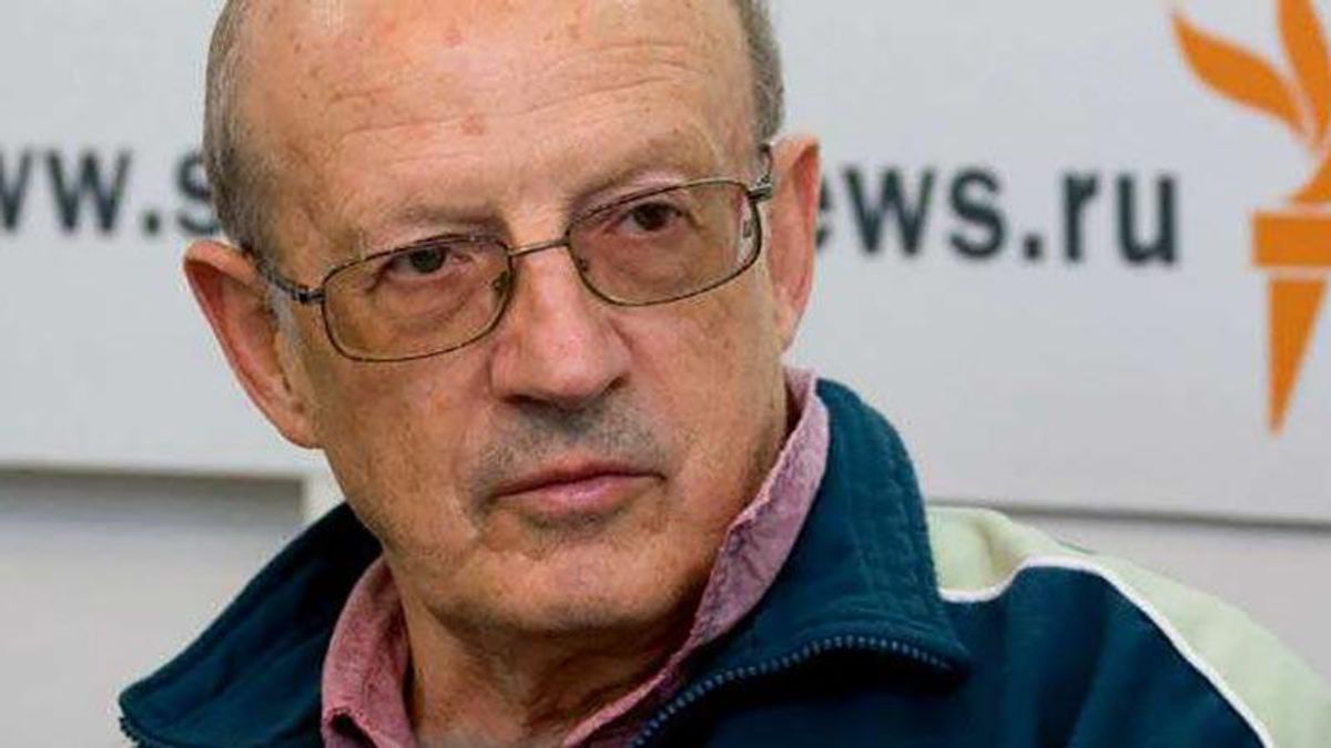 ФСБ пришла с обысками ко внуку известного российского политолога ФСБ пришла с обысками ко внуку известного российского политолога