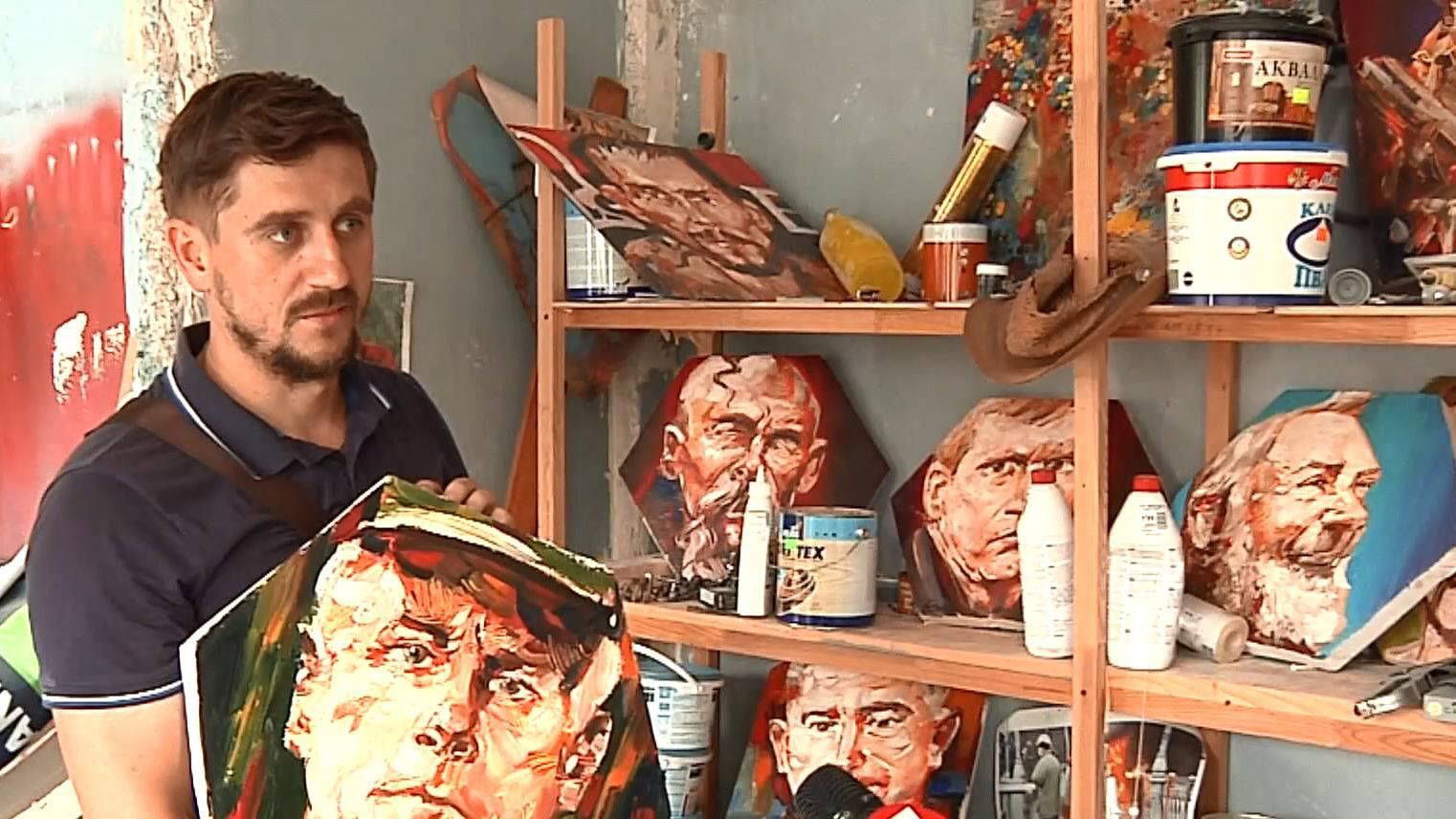 Франківський художник створює величну картину захисників України