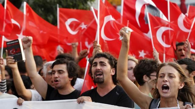 Що робиться в Туреччині після спроби військового перевороту