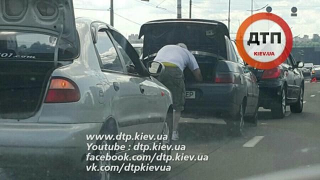 Масштабное ДТП в Киеве: столкнулись сразу девять авто