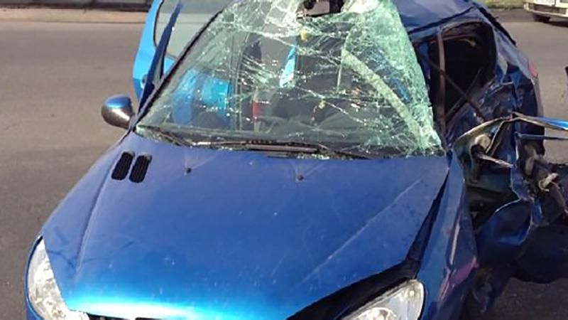 Авто сказилось посеред білого дня у Києві: з'явилось відео Авто сказилось посеред білого дня у Києві: з'явилось відео