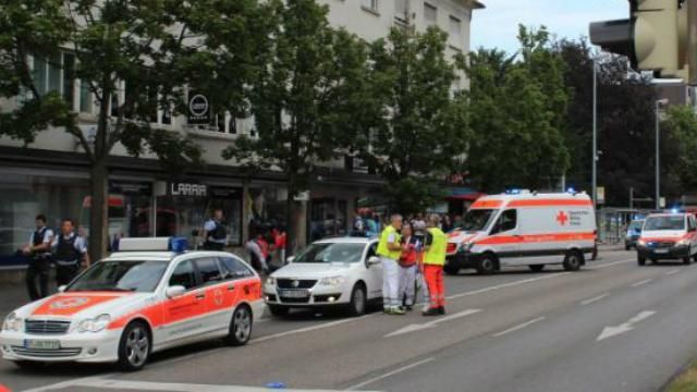 У Німеччині новий жорстокий напад: чоловік з мачете посеред вулиці напав на перехожих