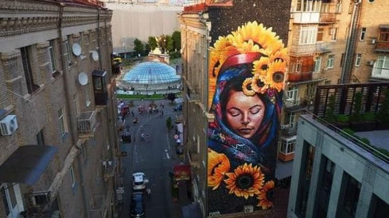 В центре Киева появился новый яркий мурал: опубликовано фото В центре Киева появился новый яркий мурал: опубликовано фото