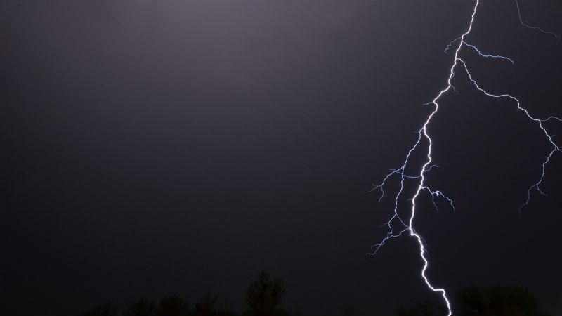 На фестивале в России мужчину убило молнией На фестивале в России мужчину убило молнией