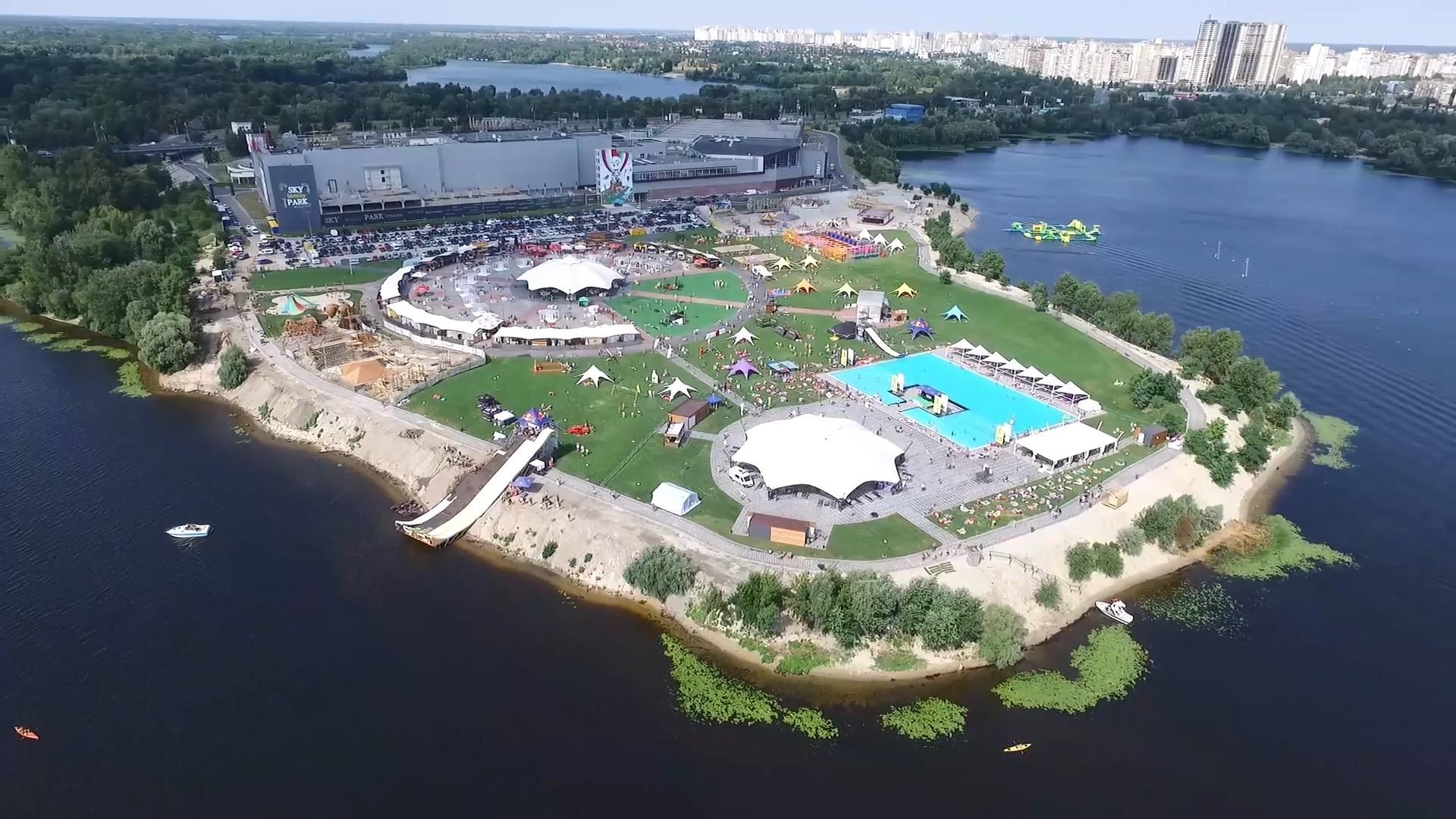 "Пляжний бум" від "Люкс ФМ" втретє прогримів у Києві "Пляжний бум" від "Люкс ФМ" втретє прогримів у Києві