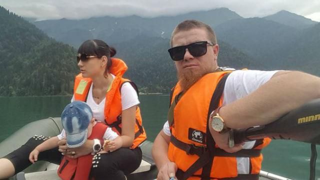 Срач и разруха, – жене "Моторолы" очень не понравилось в самопровозглашенной Абхазии Срач и разруха, – жене "Моторолы" очень не понравилось в самопровозглашенной Абхазии