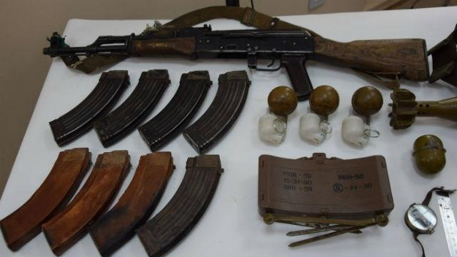 Бойцы показали российские "трофеи", которые отвоевали у террористов