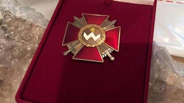 Президент відзначив учасників АТО державними нагородами Президент відзначив учасників АТО державними нагородами