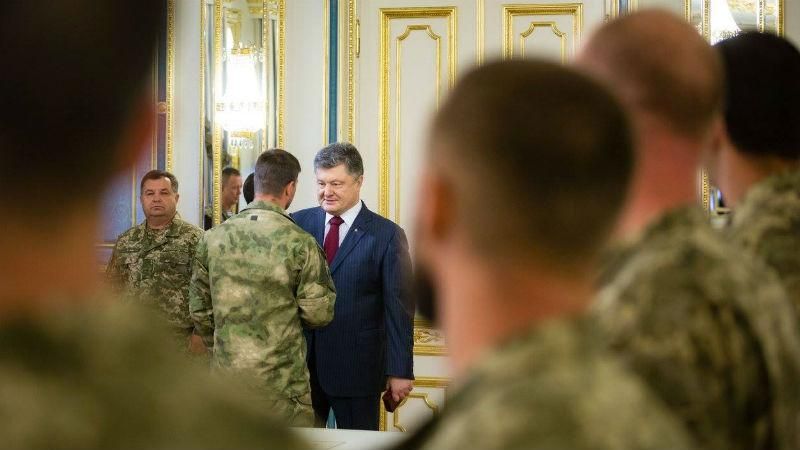 Порошенко сделал подарок спецназовцам Порошенко сделал подарок спецназовцам