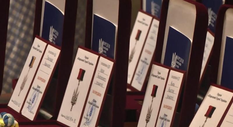 Новые герои Украины: кого из воинов и волонтеров наградили неофициальным отличием Новые герои Украины: кого из воинов и волонтеров наградили неофициальным отличием