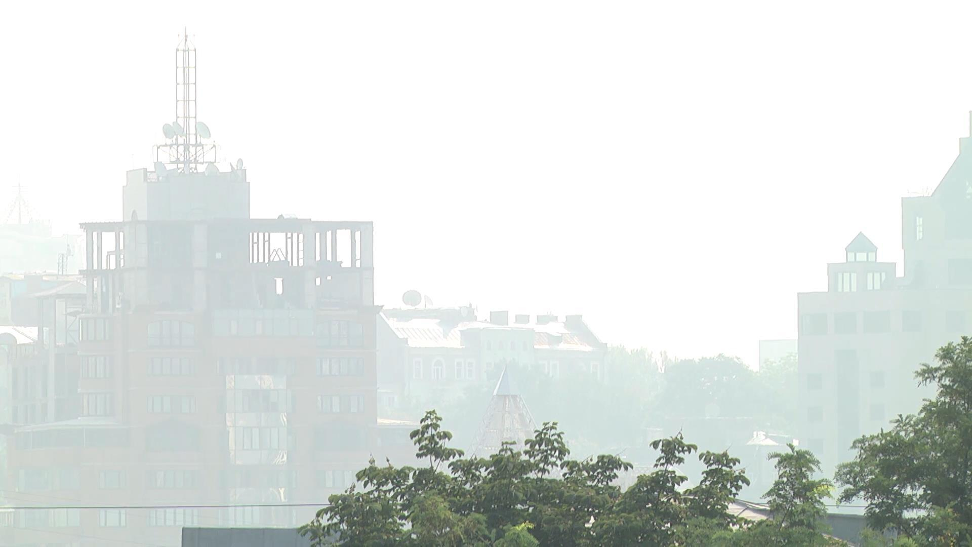 Медики объяснили причину появления аномального смога в Киеве