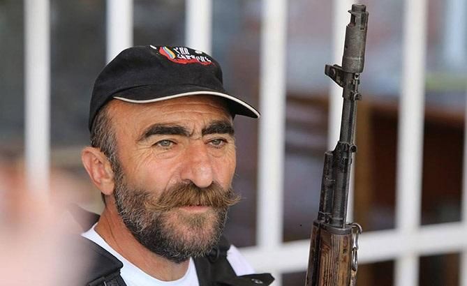 Два радикала сдались полиции в Ереване Два радикала сдались полиции в Ереване