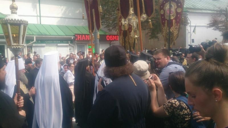 Жертви хресної ходи: двох людей госпіталізували Жертви хресної ходи: двох людей госпіталізували