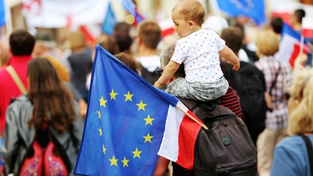 Еврокомиссия дала Польше дедлайн для выхода из конституционного кризиса Еврокомиссия дала Польше дедлайн для выхода из конституционного кризиса