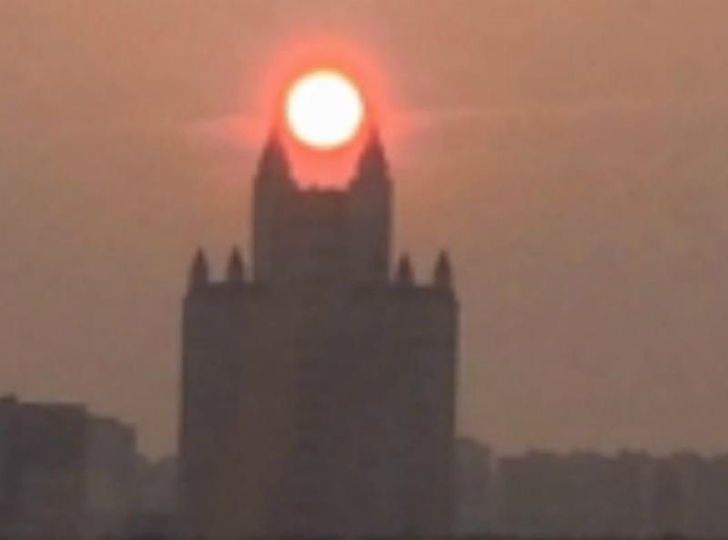 Над Москвой взошло всевидящее око Мордора Над Москвой взошло всевидящее око Мордора