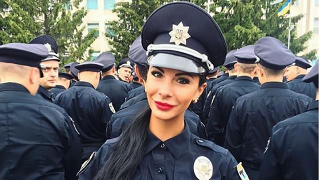 Эффектная полисменка показала побитые ноги после патрулирования: появились фото Эффектная полисменка показала побитые ноги после патрулирования: появились фото