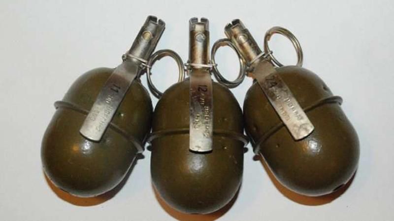 Автомобиль с контрабандой и гранатами задержали в Донецкой области Автомобиль с контрабандой и гранатами задержали в Донецкой области