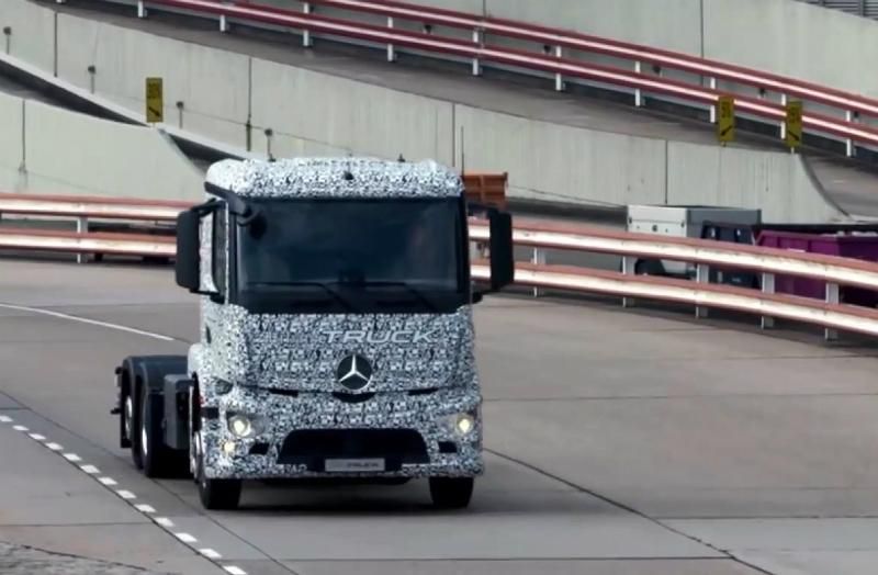 Смарт-аптечка з різними функціями. Футболка, яка змінює колір. Смарт-аптечка з різними функціями. Футболка, яка змінює колір.