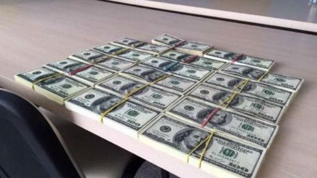 Борець з корупцією попався на дуже великому хабарі Борець з корупцією попався на дуже великому хабарі