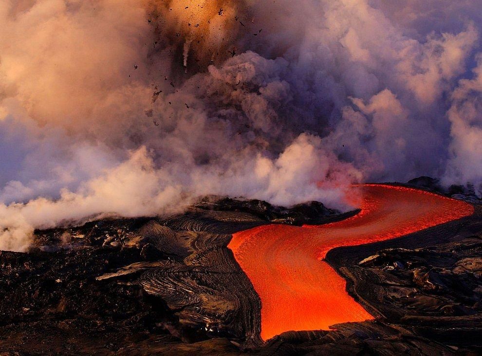 Природа удивляет: лава вулкана "нарисовала" улыбку