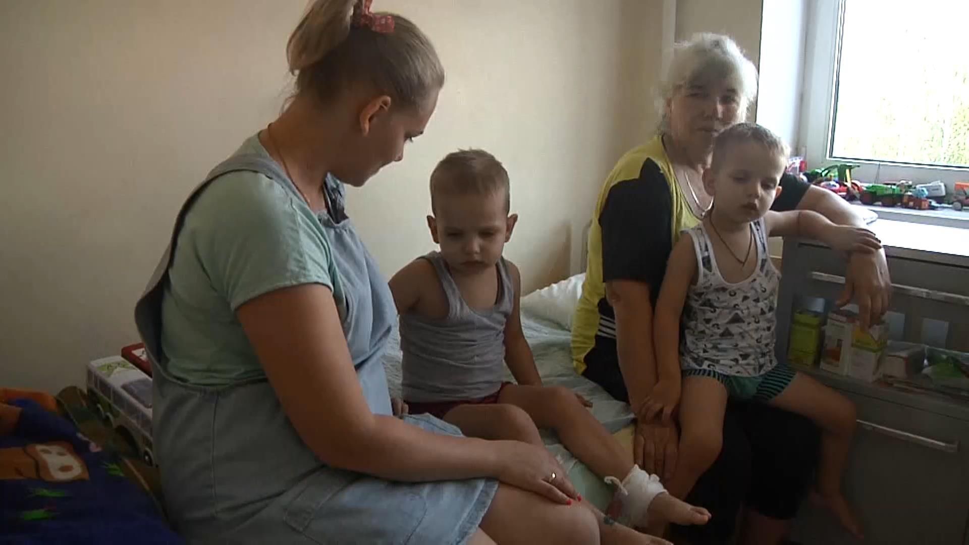 Трирічні близнята раптово захворіли на лейкемію Трирічні близнята раптово захворіли на лейкемію