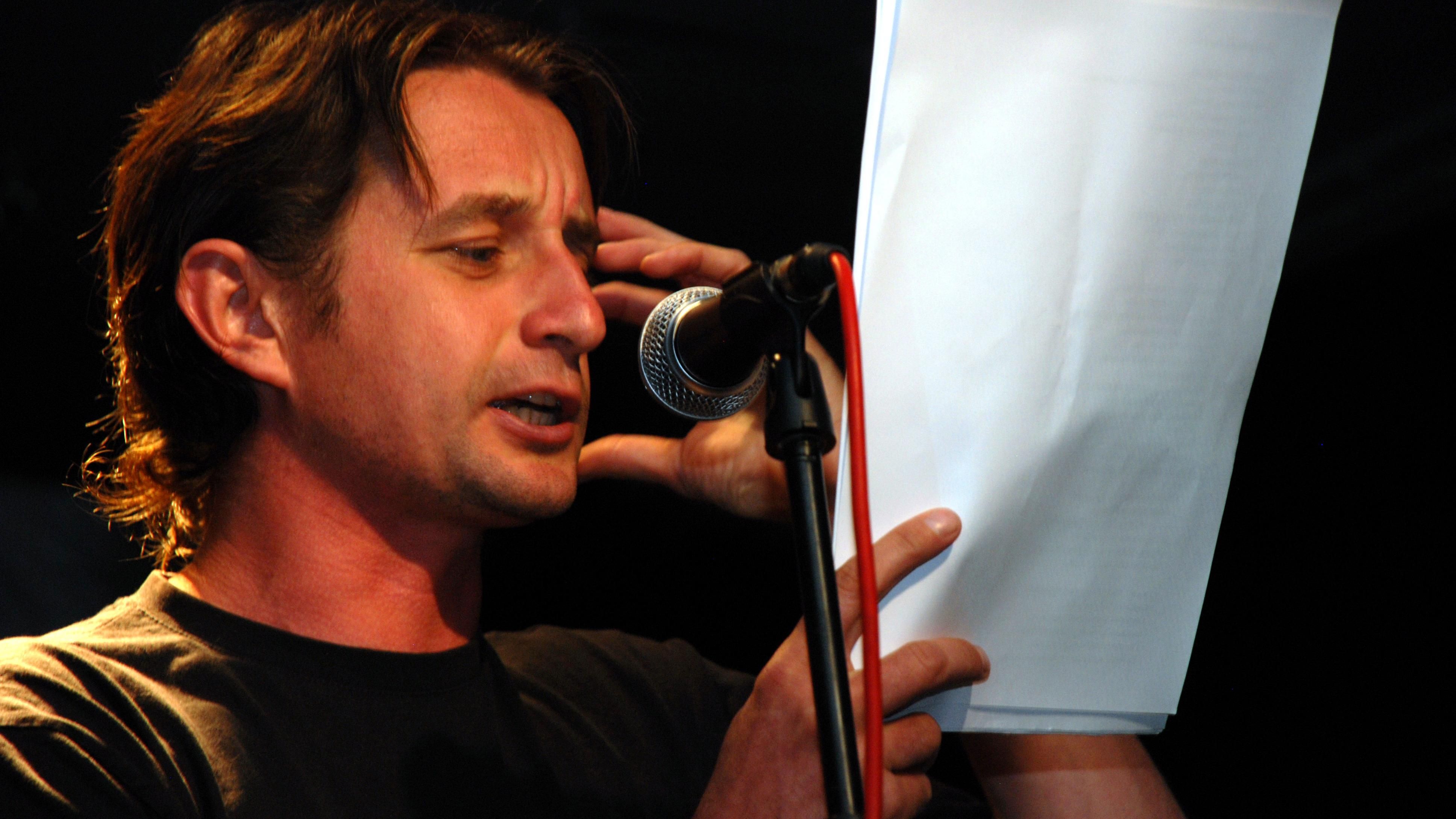 Порошенко відзначив почесною премією письменника Жадана Порошенко відзначив почесною премією письменника Жадана