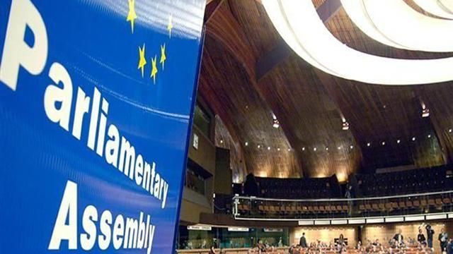 Україна різко розкритикувала ПАРЄ через візит французьких депутатів до Криму Україна різко розкритикувала ПАРЄ через візит французьких депутатів до Криму