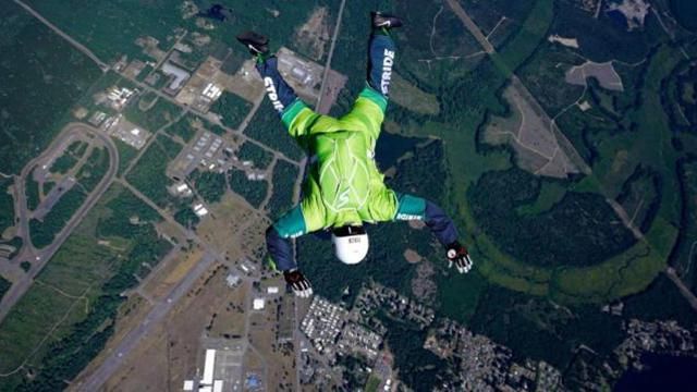 Американец прыгнул с самолета без парашюта: появилось впечатляющее видео Американец прыгнул с самолета без парашюта: появилось впечатляющее видео