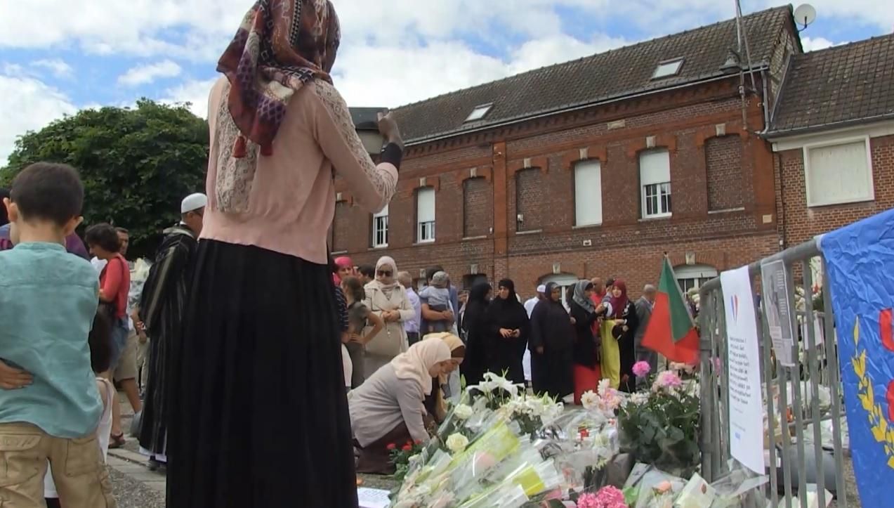Мусульмане пришли в католические храмы молиться за убитого во Франции священника