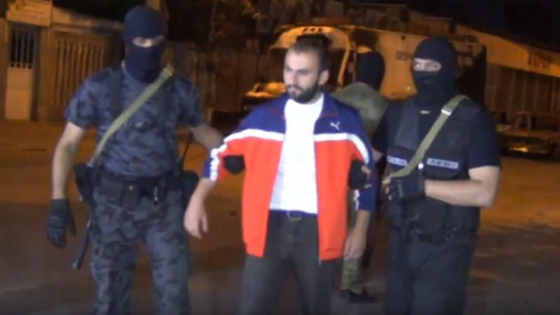Медленно и с позором: появилось видео, как сдавались мятежники в Армении