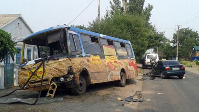 Маршрутка разбилась под Мариуполем: есть пострадавшие Маршрутка разбилась под Мариуполем: есть пострадавшие