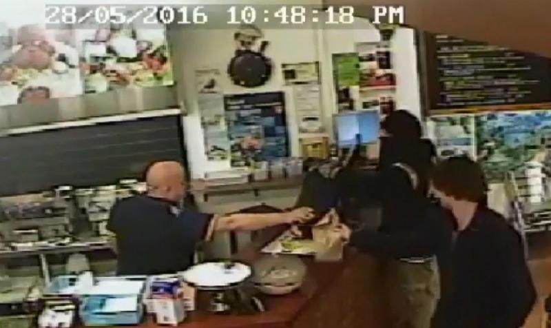 Власник кафе винайшов унікальний спосіб боротьби з грабіжниками Власник кафе винайшов унікальний спосіб боротьби з грабіжниками