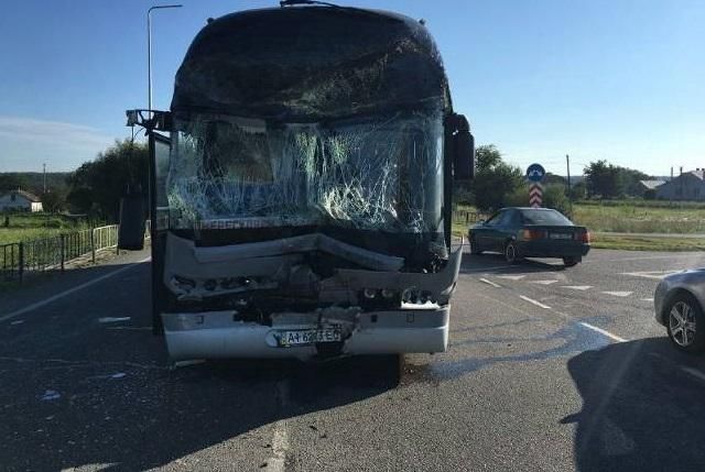 В аварию под Львовом попал автобус с детьми
