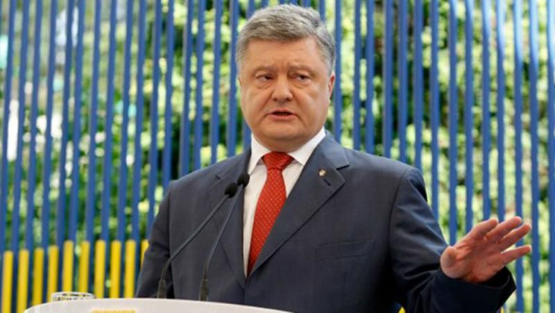 Порошенко запевнив, що на параді не буде техніки з АТО Порошенко запевнив, що на параді не буде техніки з АТО