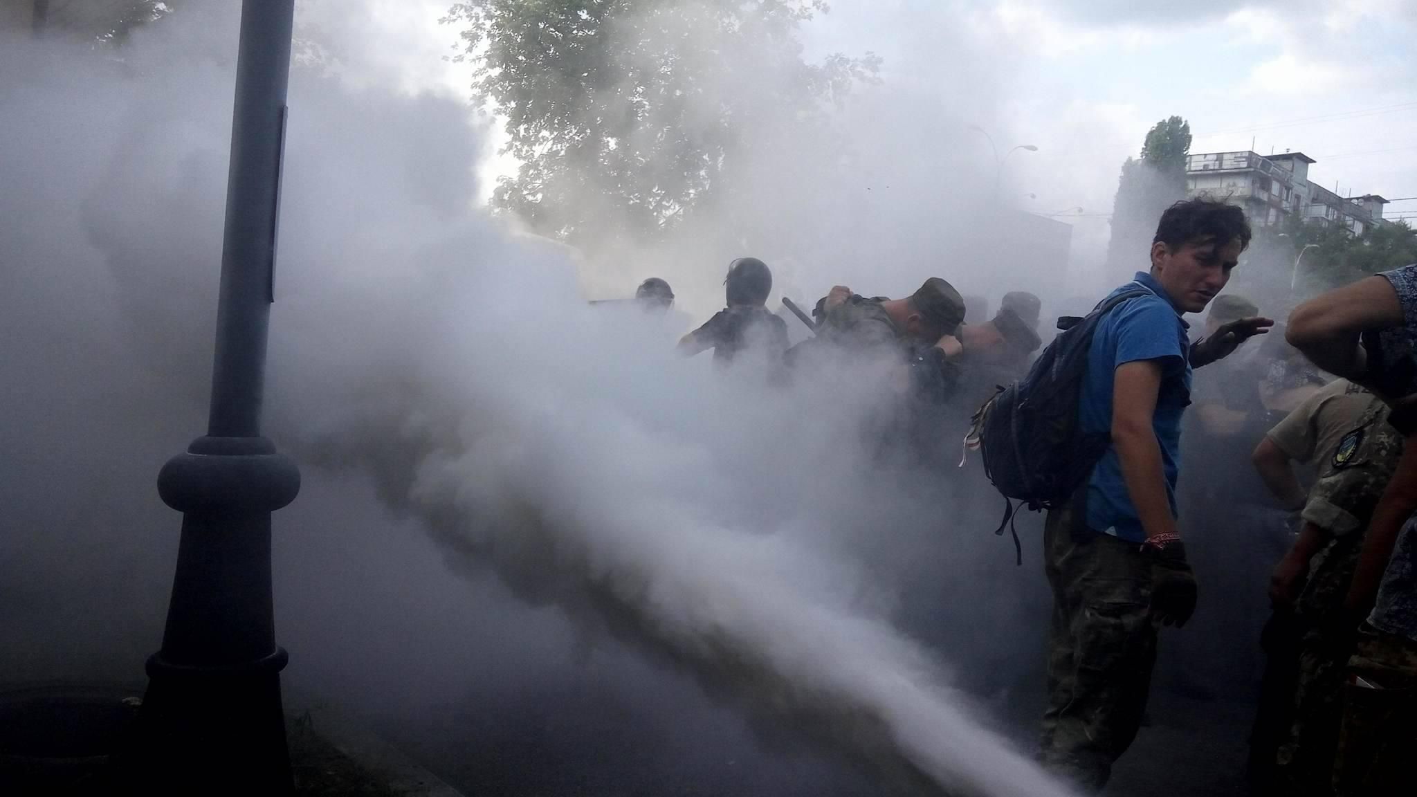 Справа бійців "Торнадо": активісти обіцяють ще сьогодні нові заворушення біля суду у Києві  