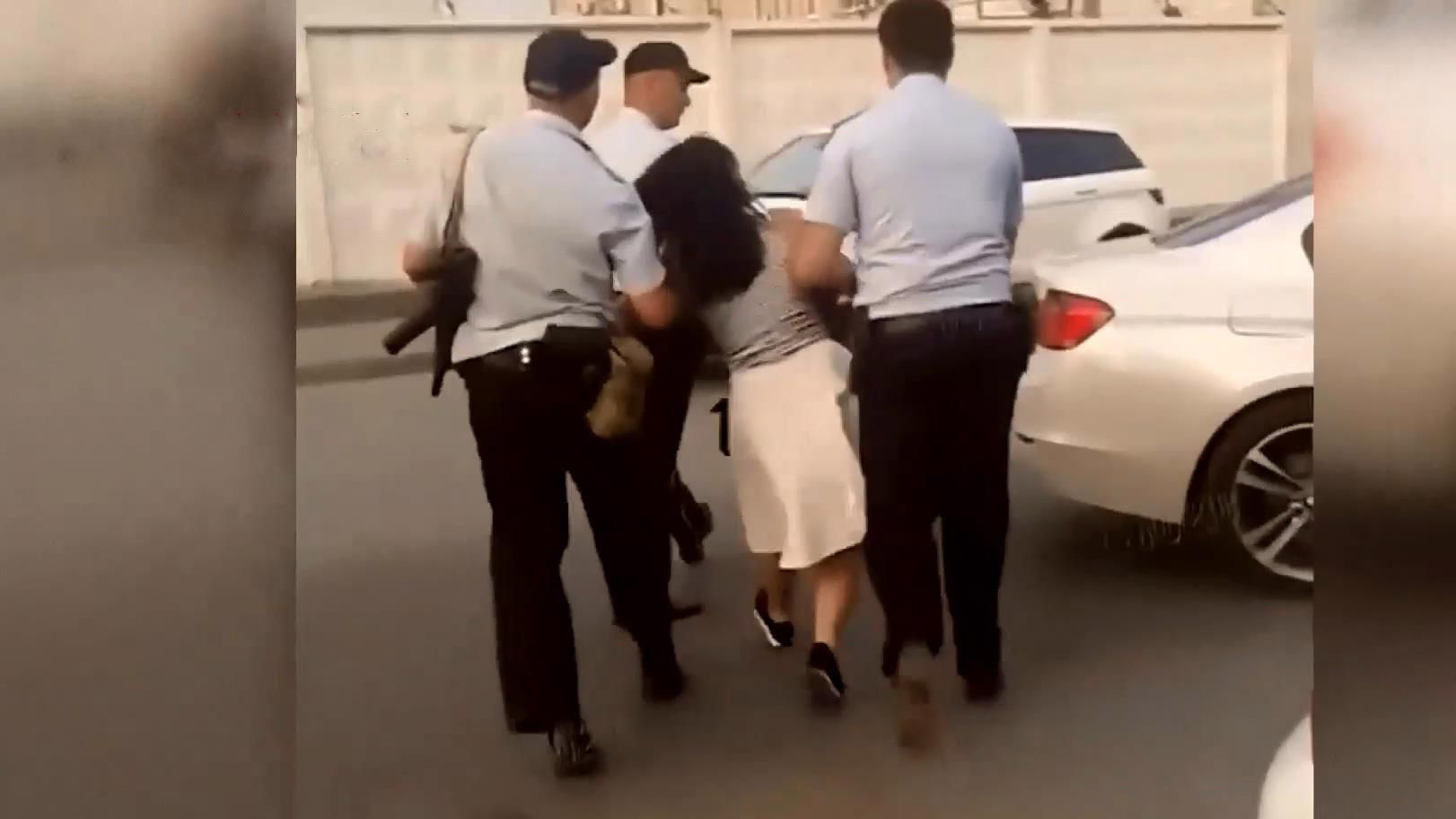Невістка російського депутата брутально облаяла поліцейських