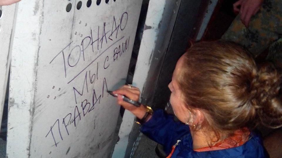 Задержанных "торнадовцов" вывезли из окруженного зала суда Задержанных "торнадовцов" вывезли из окруженного зала суда