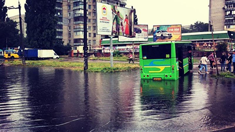 Сильные дожди затопили Черкассы: появилось видео