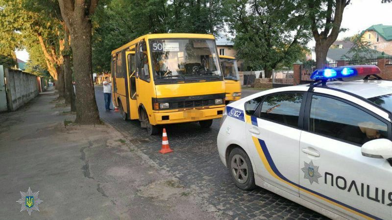 "Серьога, я не п’яний", – нетверезий водій маршрутки вчинив у Львові дві аварії