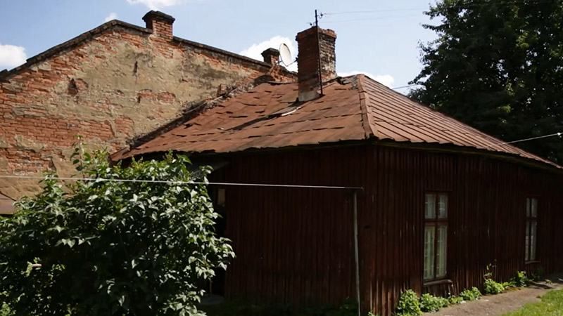 На Львовщине пенсионеры 13 лет не могут выехать из аварийного дома из-за властей