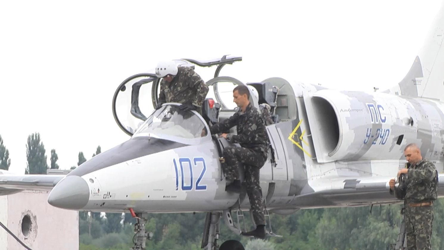 На чому і як тренуються українські льотчики