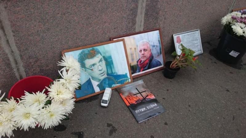 Фотофакт: в Москві на місці смерті Нємцова з'явилась фотографія Шеремета